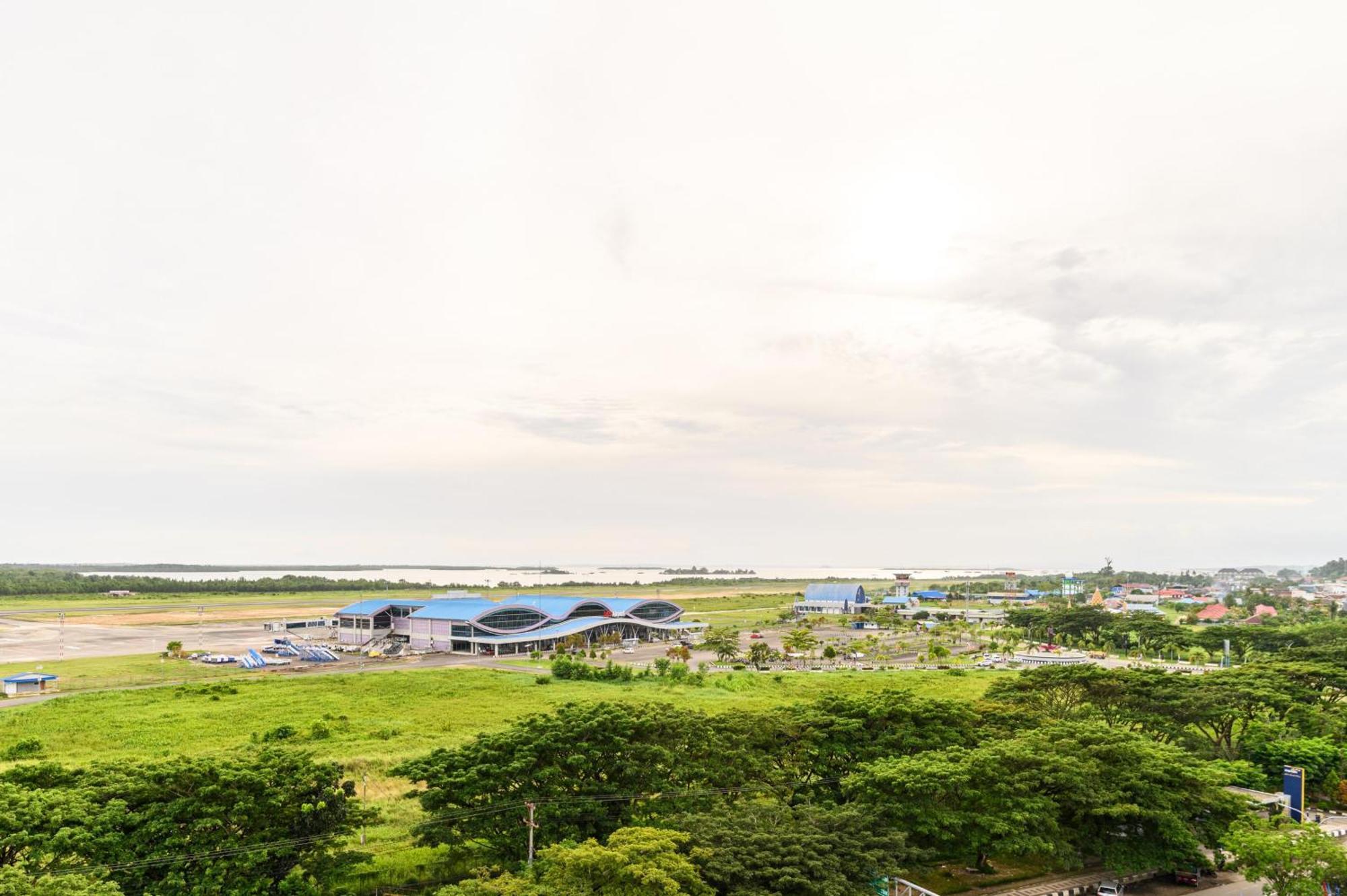 Aston Sorong Hotel & Conference Center Exterior foto