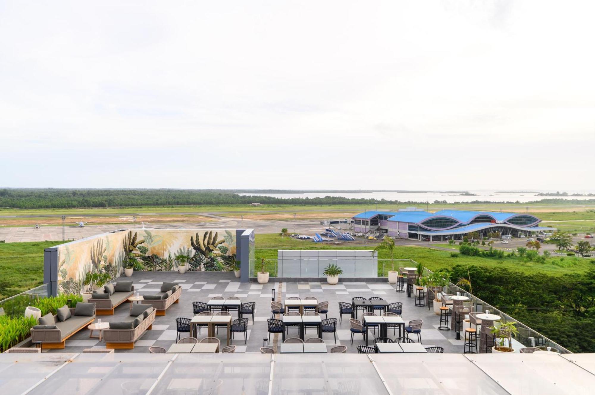 Aston Sorong Hotel & Conference Center Exterior foto
